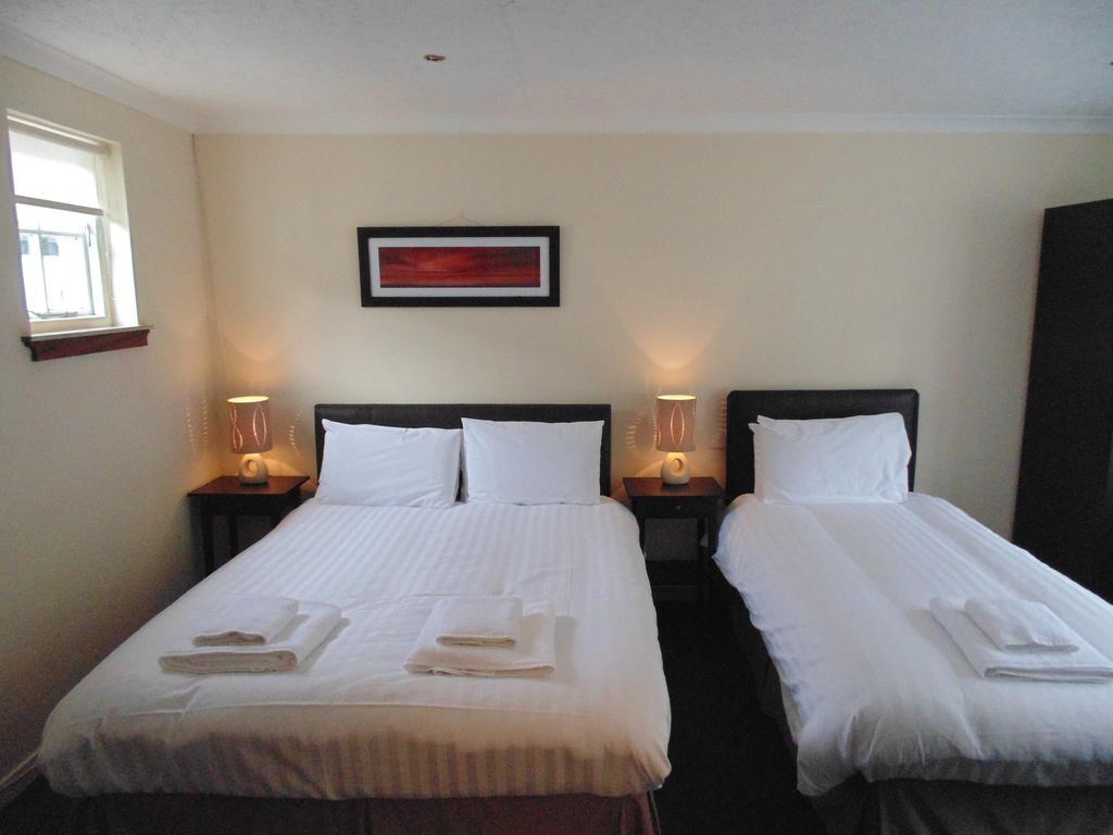 Cedar Inn Единбург Екстер'єр фото