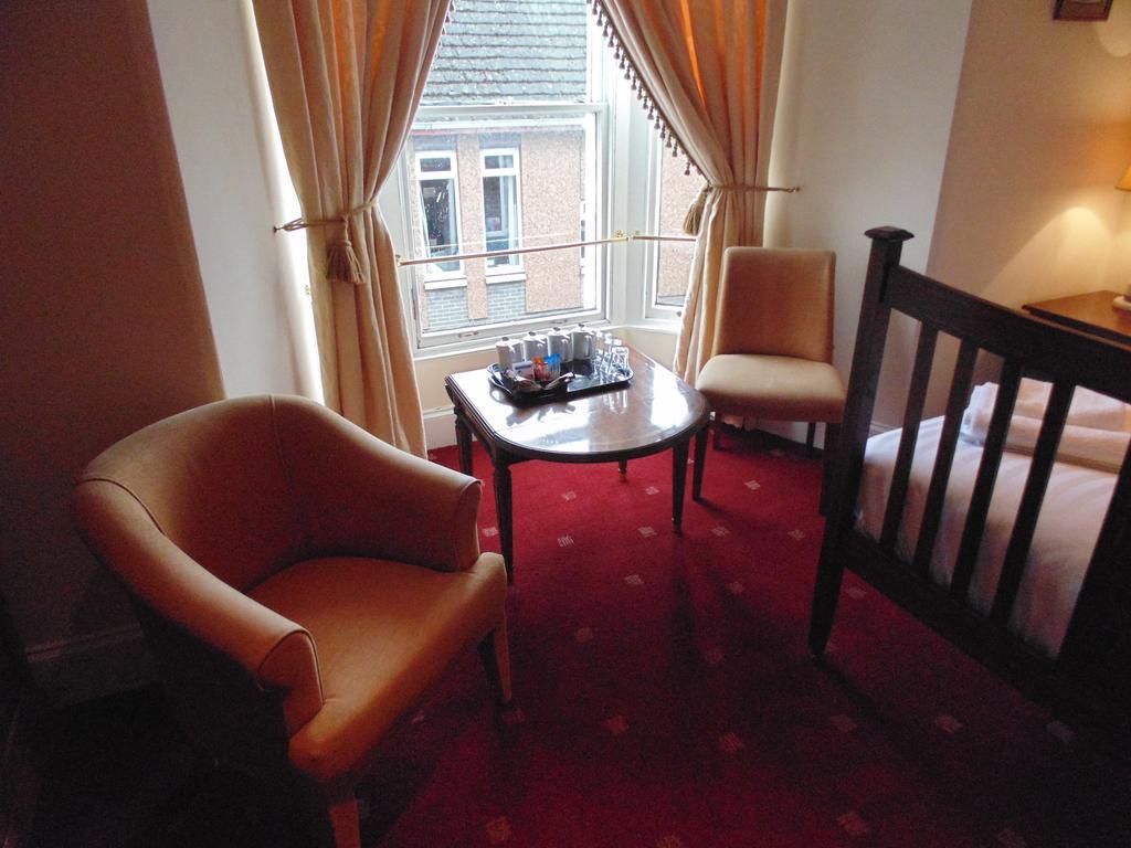Cedar Inn Единбург Екстер'єр фото