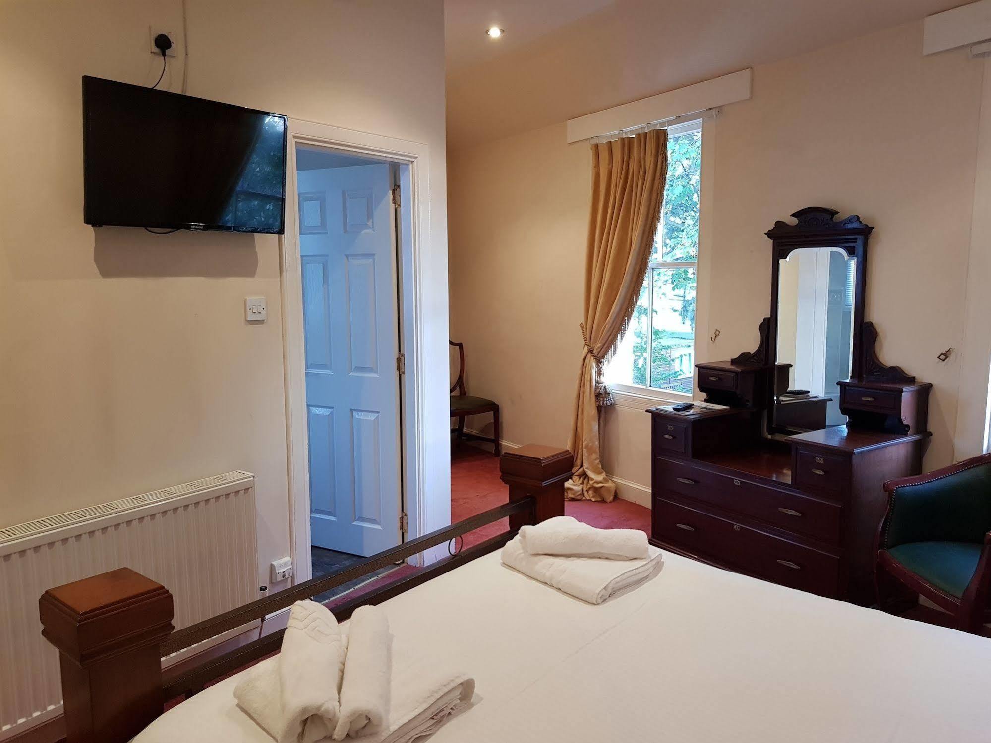 Cedar Inn Единбург Екстер'єр фото