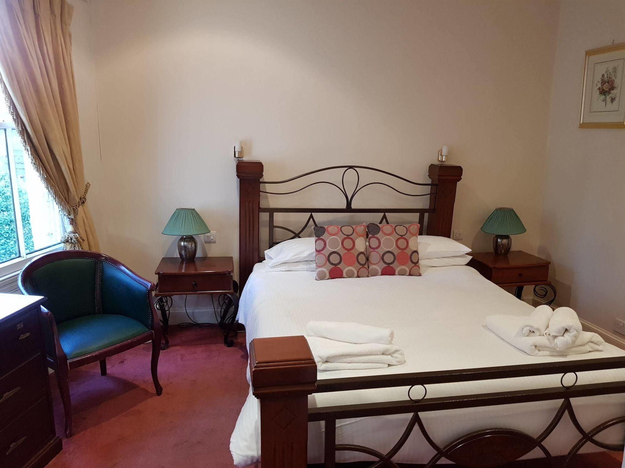Cedar Inn Единбург Екстер'єр фото