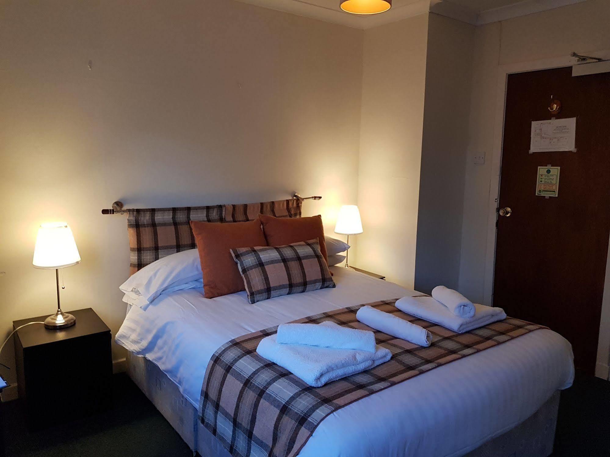 Cedar Inn Единбург Екстер'єр фото